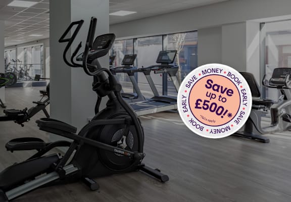 A gym with a sign offering a £500 discount.