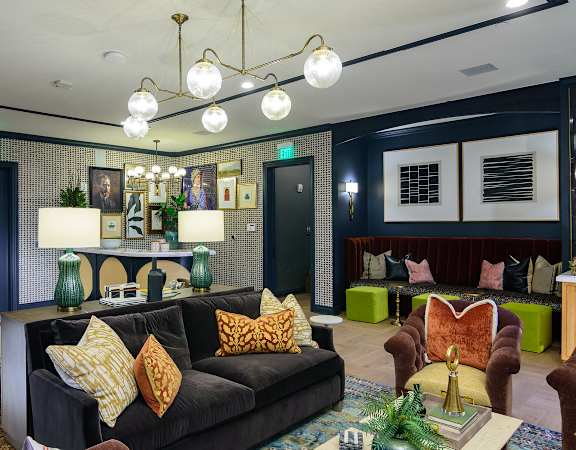 Large Colorful Room at Essex in Columbus 43212