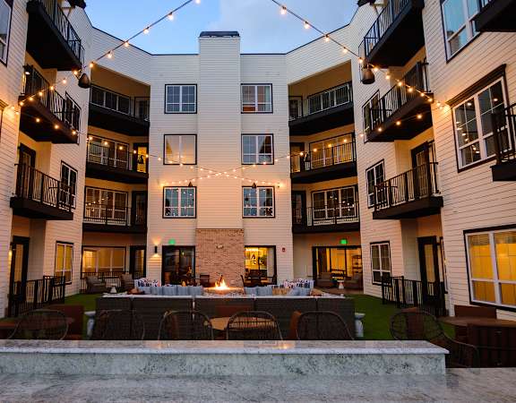 Courtyard View at Essex in Columbus OH