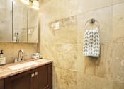 Thumbnail 16 of 26 - Full Bathroom