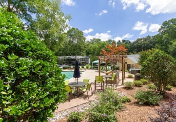 Courtyard With Green Space at Clarion Crossing Apartments, PRG Real Estate Management, Raleigh