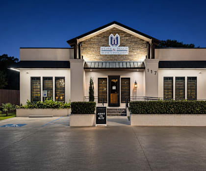 A building with a sign that says "117" on it.