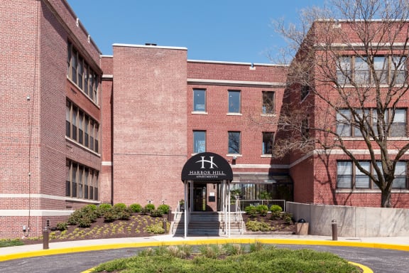 Harbor Hill Apartments exterior
