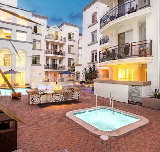 Hot Tub at The Preston Miracle Mile Apartments, Los Angeles, California