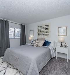 Bedroom interior decor at Sandhurst Apartments, Zanesville, OH