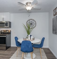 Dining at Sandhurst Apartments, Zanesville, OH