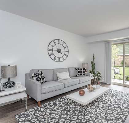 Living room decor at Bloomfield Apartments, Ohio