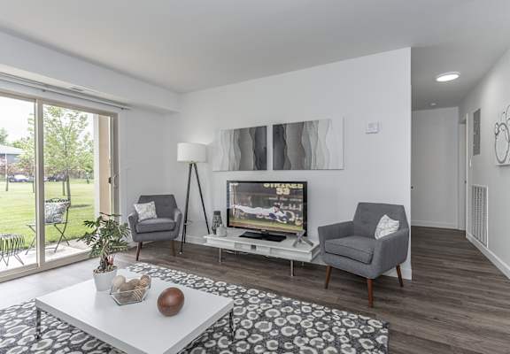 Living room at Bloomfield Apartments, Ohio