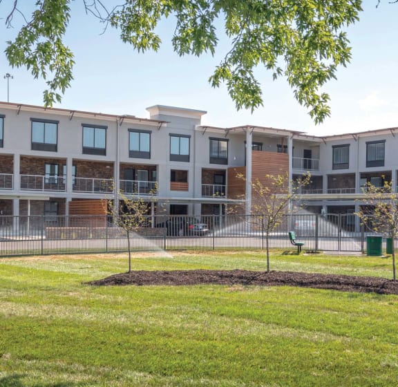 Roe 107 Apartments in Overland Park, KS