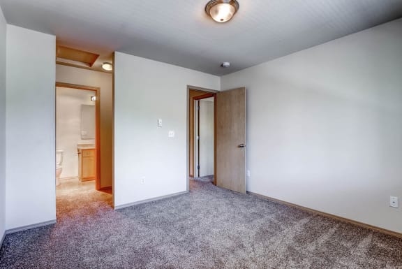A Bedroom with a Bathroom at The Regency Apartments