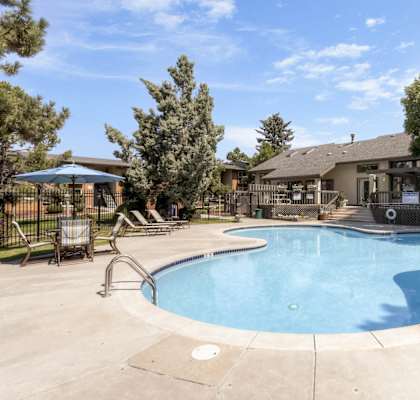 Greentree Village Exterior Swimming Pool