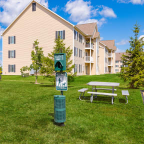 the preserve at ballantyne commons apartment community yard with picnic table