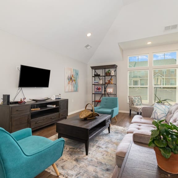 additional photo for property listing at chic digs with room to stretch out in the village 22 car