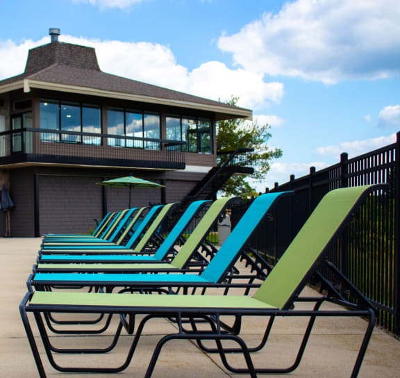 a row of pool chairs in front of a building