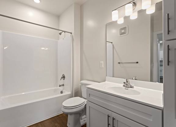 Peaks of Lexington Clubhouse Bathroom with tub and shower