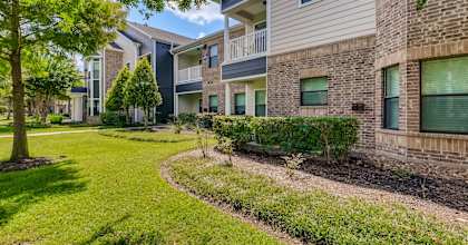Apartment Exterior at Avenues at Shadow Creek Ranch, Pearland