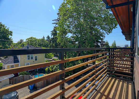 a view of the deck from the back of the house
