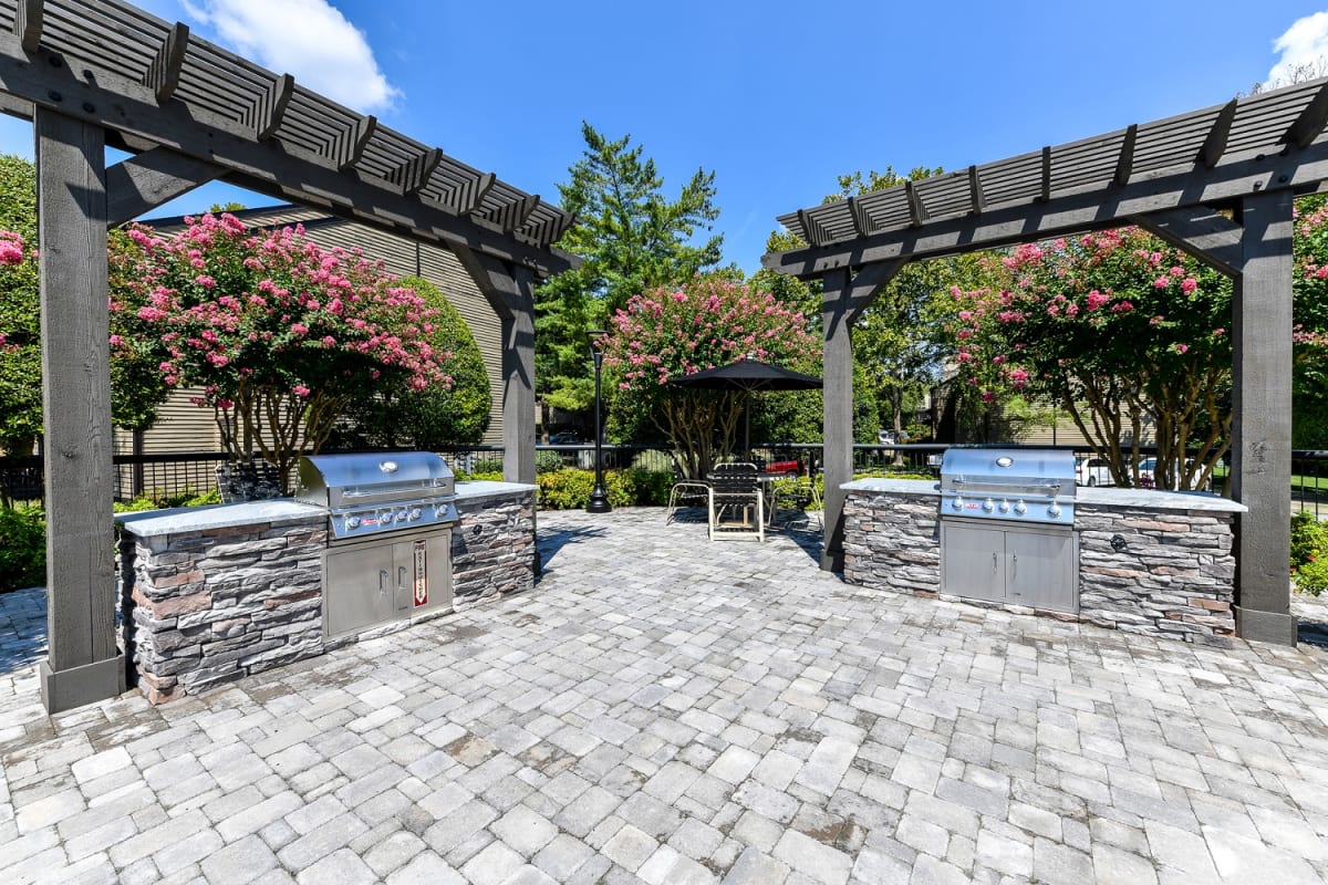 Stewarts Ferry outdoor grilling area - Nashville, TN