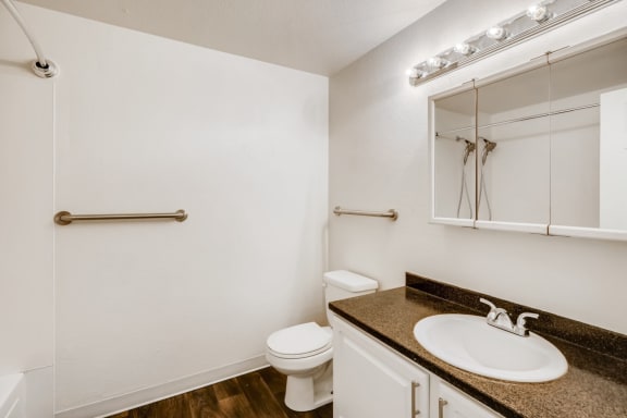 A Standard Bathroom at The Courtyard at South Station