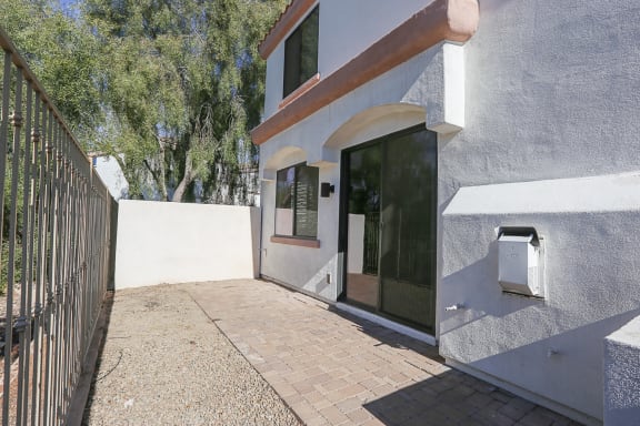 Apartment courtyard at Villa Contento Apartments in Scottsdale, AZ