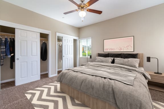 Bedroom With Ceiling Fan at Sablewood Gardens, Bakersfield