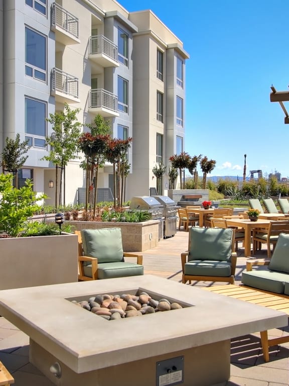 San Fransisco CA Luxury Apartments - Strata at Mission Bay - Outdoor Lounge Area with Firepit, Grills & Seating