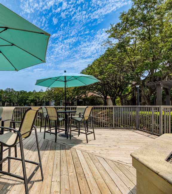 Dining Deck at Paradise Island Apartments, Jacksonville, FL 32256