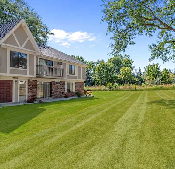 Exterior at Wood Creek Apartments, Wisconsin