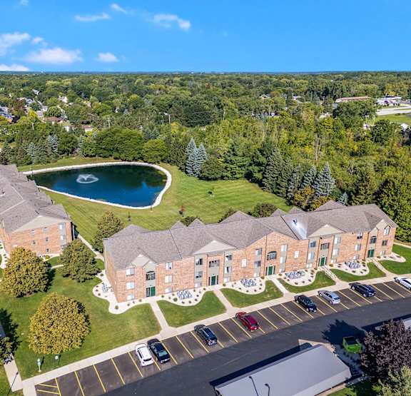 Exterior at Oak Shores Apartments, Wisconsin