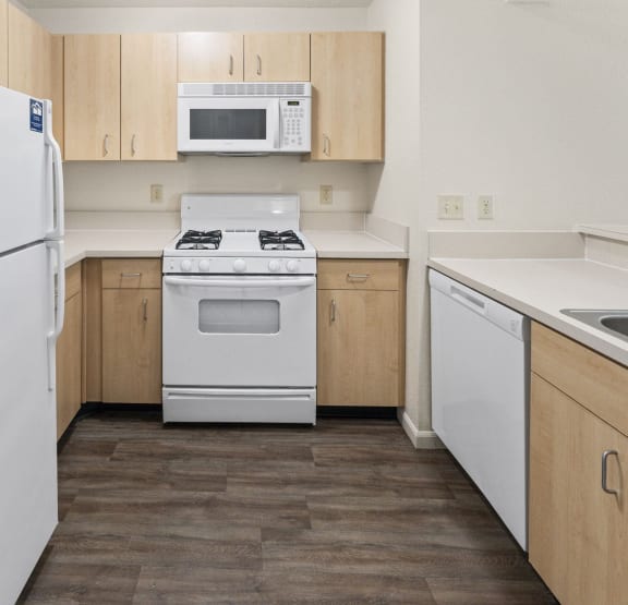 Kitchen at Hunters Pond Apartment Homes, Champaign, 61820