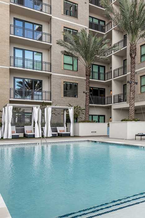 Poolside seating at 1010 Waugh Apartments in Houston TX