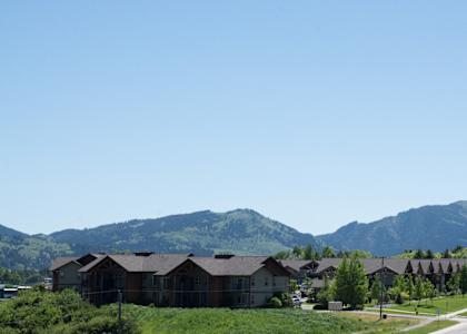 Lush Green Exterior View at Saddleview Apartments, Bozeman, Montana