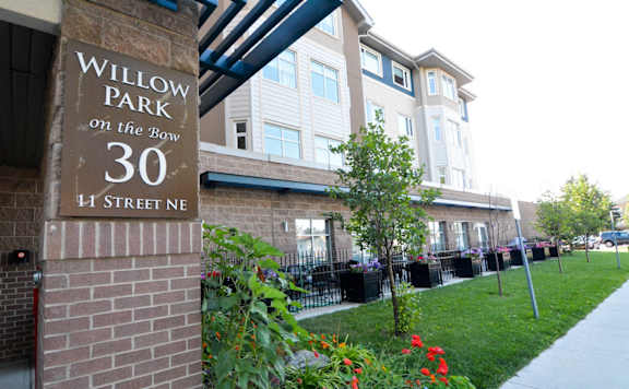 A sign for Willow Park on the Bow 30 L1 Street NE.