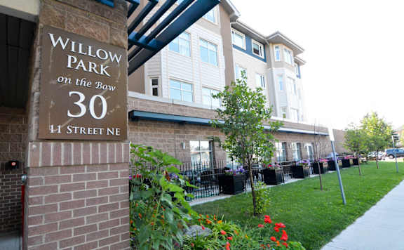 A sign for Willow Park on the Bow 30 L1 Street NE.