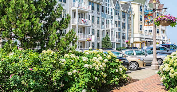 Courtyard at Pier Village Apartments, New Jersey