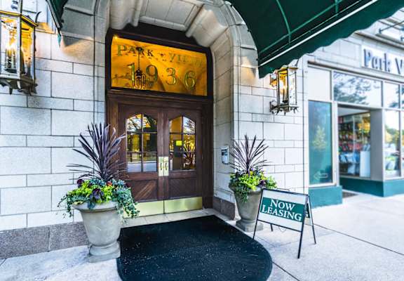 Entrance at Park View Apartments, Chicago