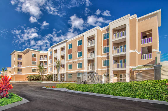 Building Exterior View at Riversong Apartment Homes, Bradenton, FL