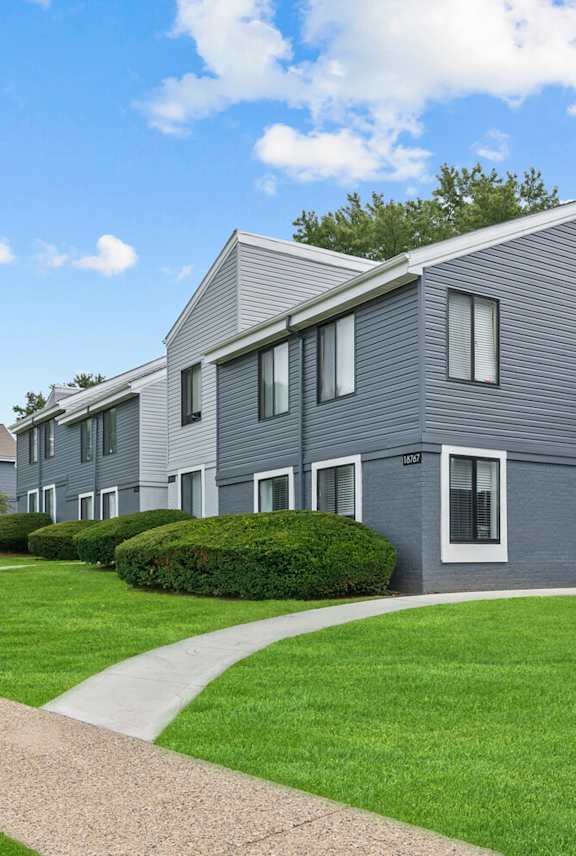 exterior view at the regency woods apartments in pascagoula, ms