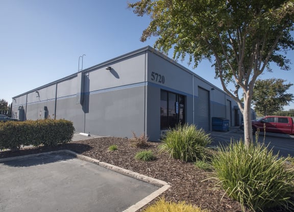 Hillsdale Business Park Building Exterior and Landscaping 