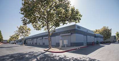 Raley 80 Business Park building exterior and parking lot