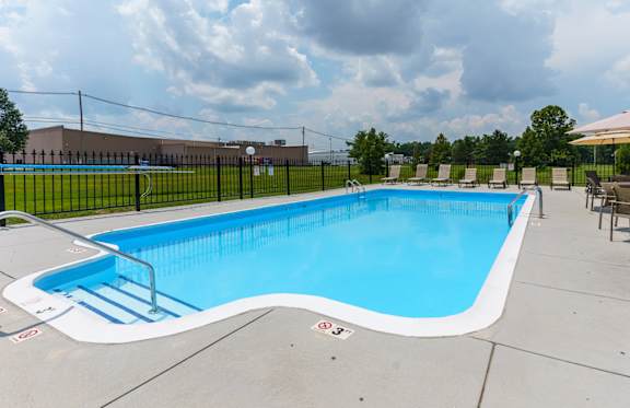 Large Pool at Tymberwood Trace Apartments, Louisville, 40219