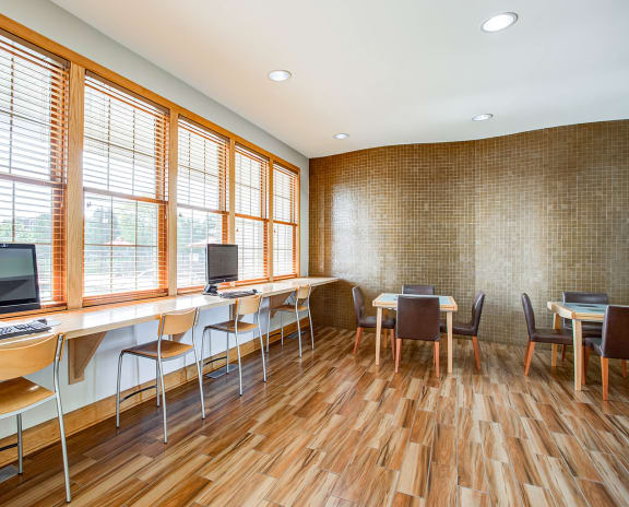 Business Center With Computers at Williams Reserve, Palatine, Illinois