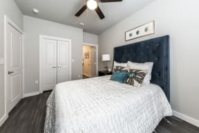 Second bedroom with wood-style flooring, ceiling fan, and closet