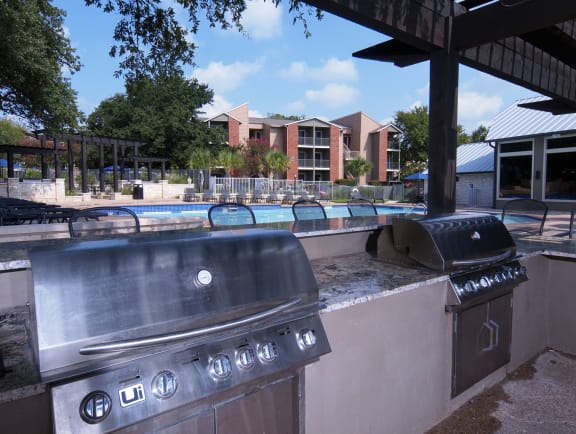 north austin apartments outdoor kitchen with gas grill