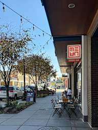 A restaurant sign that says "Hoagie Bar" is on a building.