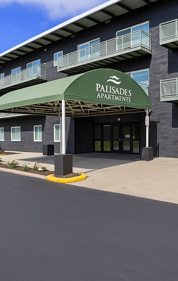 Exterior Landscape at Palisades Apartments, Kansas City