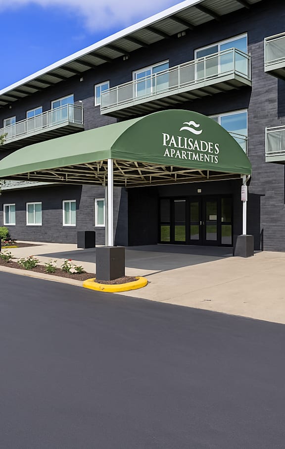 Exterior Landscape at Palisades Apartments, Kansas City