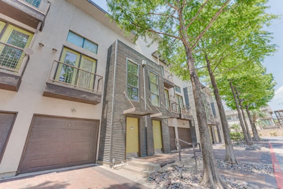 Exterior of property at Vue Live Oak Apartments, Dallas, TX 75204