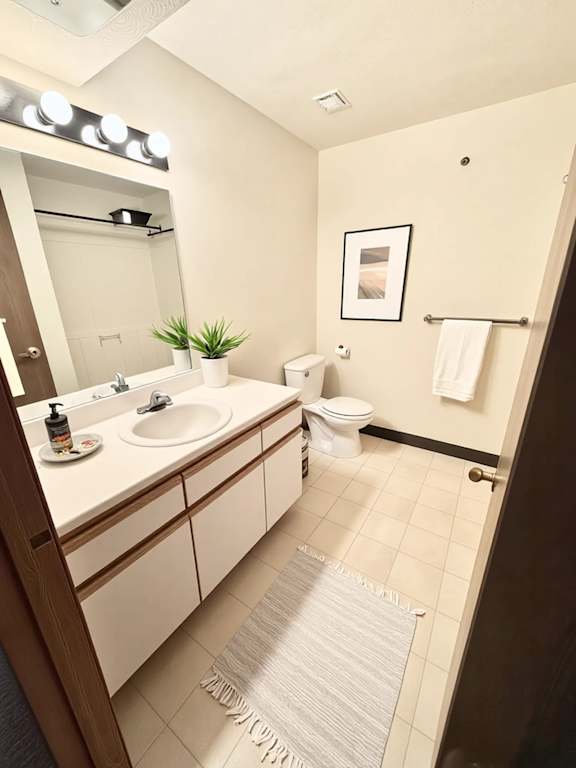 A bathroom with a white sink and a white toilet.