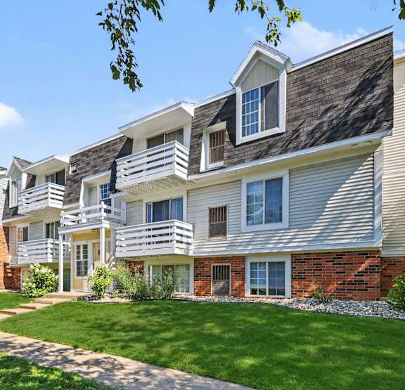 Exterior at Trappers Cove Apartments, Lansing, 48910